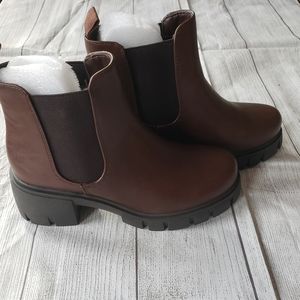 Brand new SODA lug sole Chelsea Ankle boot Chocolate brown Mid size 8.5 and 8